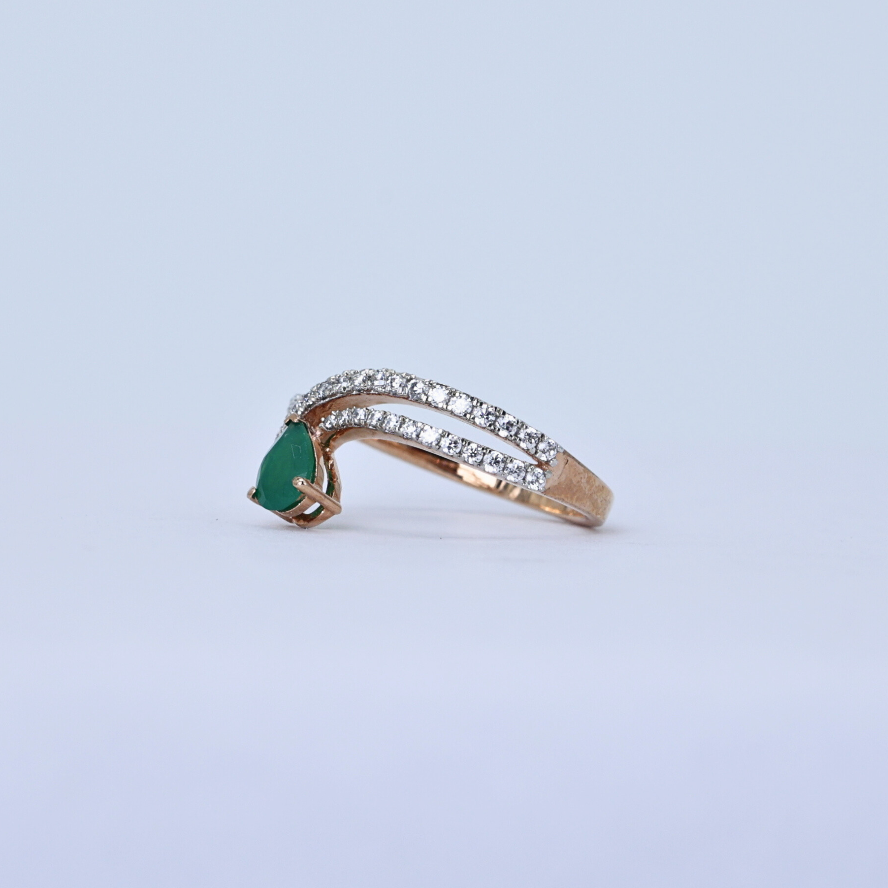 Diamond facets close up
Modern Serenity diamond ring
Shimmering diamond ring
Radiant diamond centerpiece
Ring reflecting light
Geometric diamond ring design
Serenity ring close up
Square cut diamond ring
Diamond ring angled view
Serenity ring detail