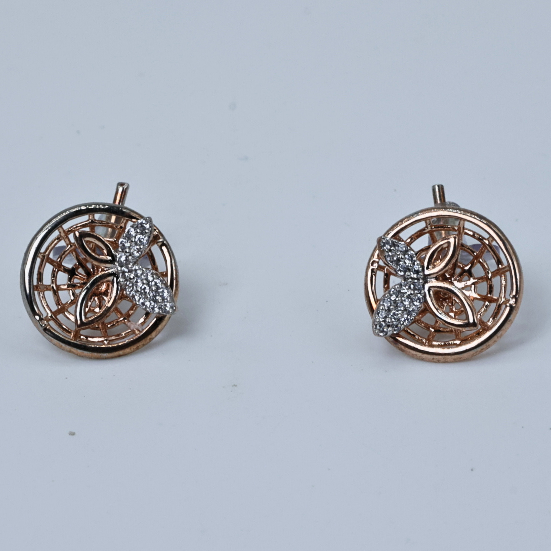 Leaf design earrings
Leaf motif earrings
Leaf weave diamonds
Leaf touch studs
Leaf form studs
Leaf cut studs
Leaf shine studs
Modern leaf studs
Fine leaf studs
Elegant leaf studs